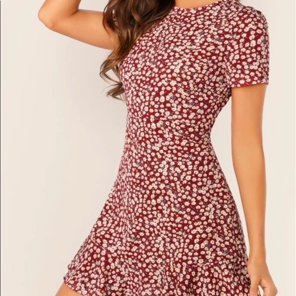 New Boho Floral print Ruffled hemmed dress - Picture 4 of 7